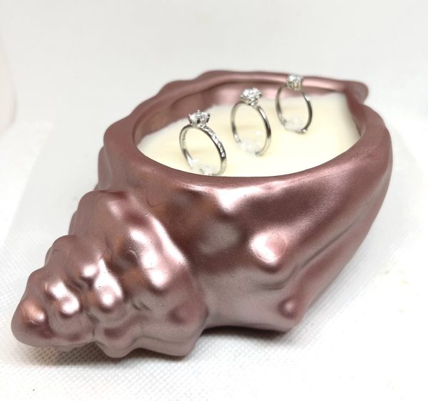 Fragrantly Schelp geurkaars met verborgen ringntly Schelp geurkaars met verborgen ring