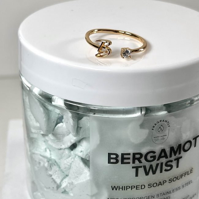 Fragrantly Bergamot Twist Whipped Soap initialen - letter ring - B Goud met zirkonia